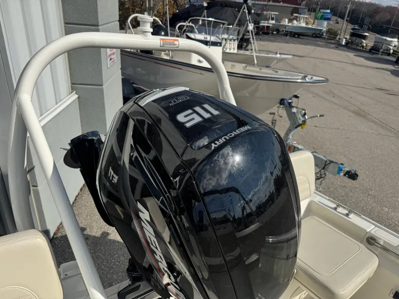 Slide: The Image of Boston Whaler 170 Montauk 2026 - 19