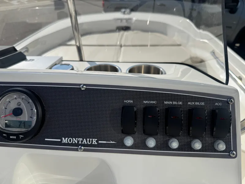 Slide: The Image of Boston Whaler 170 Montauk 2026 - 6