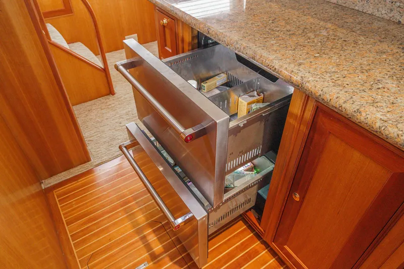 Slide: The Image of McKinna 57 Wide Body Pilothouse 2007 - 21