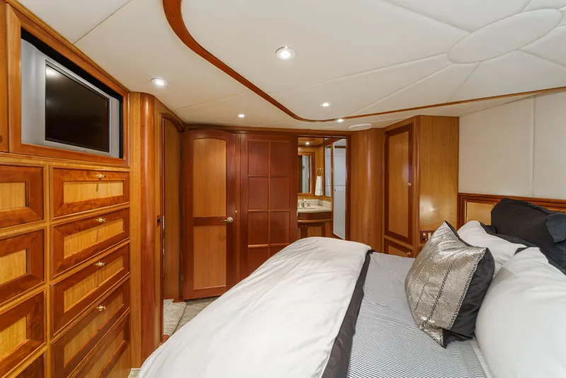 Slide: The Image of McKinna 57 Wide Body Pilothouse 2007 - 38