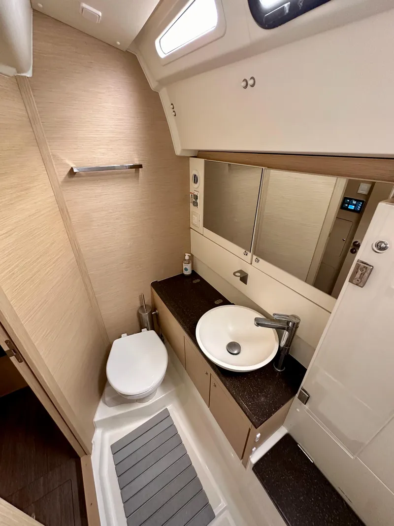 Slide: The Image of Jeanneau 54 2018 - 94