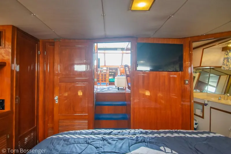 Slide: The Image of Interior of 1987 Lien Hwa 47 Elegant MKII Motoryacht with wood paneling and TV. - 27