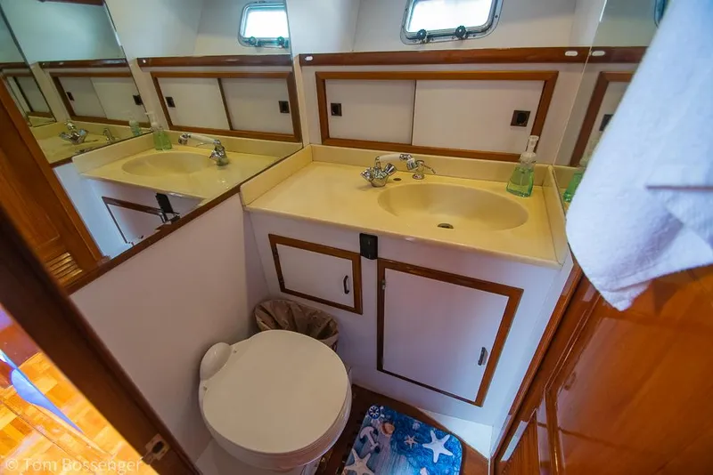 Slide: The Image of Bathroom interior of 1987 Lien Hwa 47 Elegant MKII Motoryacht with sink and toilet. - 37