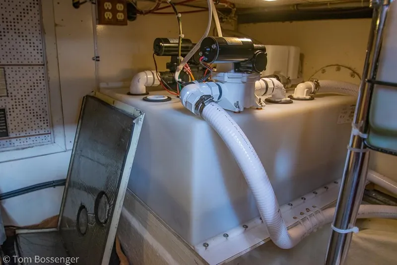 Slide: The Image of Lien Hwa 47 Elegant MKII Motoryacht 1987 - 70