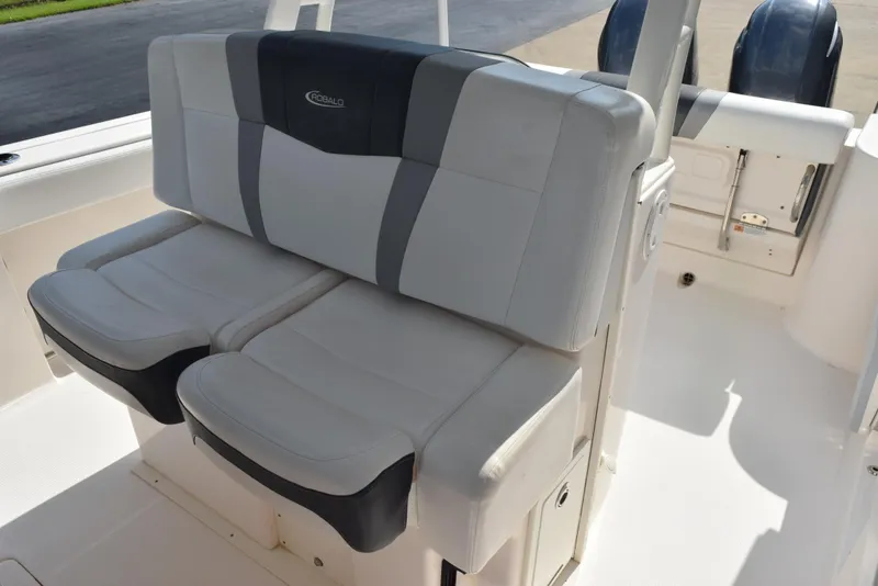 Slide: The Image of 2019 Robalo R272 Center Console boat seating with dual cushioned seats. - 12