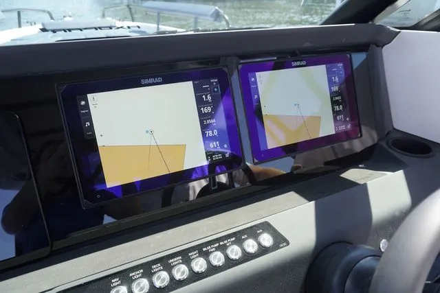 Slide: The Image of Axopar 29 Sun-top 2025 - 15