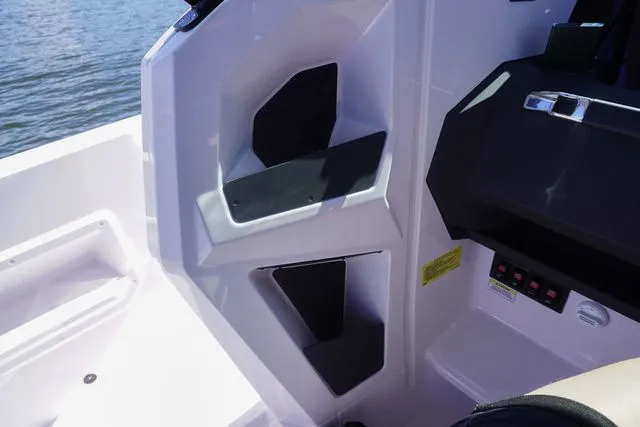 Slide: The Image of Axopar 29 Sun-top 2025 - 17