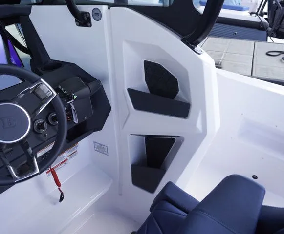 Slide: The Image of Axopar 29 Sun-top 2025 - 18