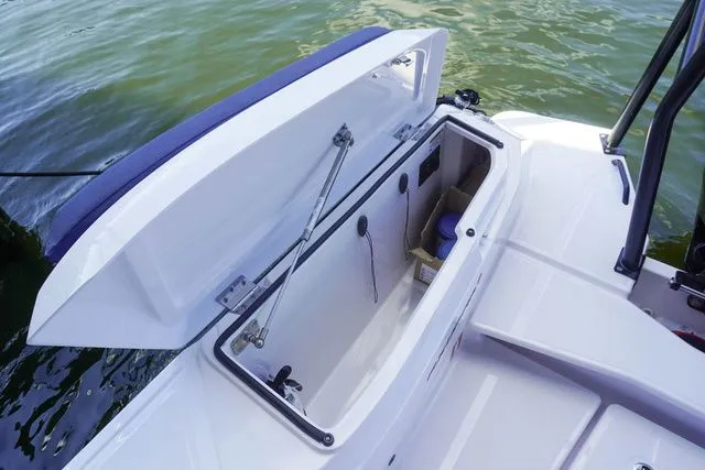 Slide: The Image of Axopar 29 Sun-top 2025 - 19