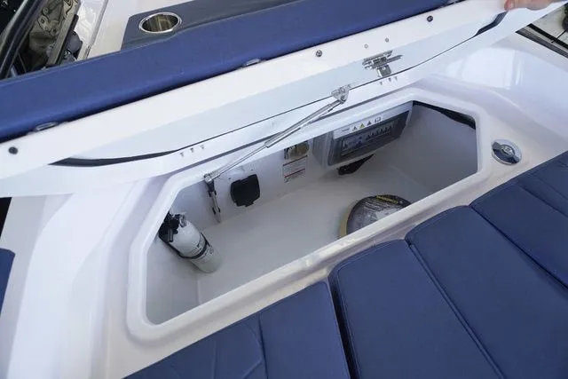 Slide: The Image of Axopar 29 Sun-top 2025 - 6