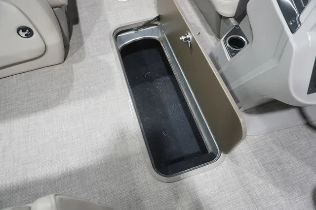 Slide: The Image of Sun Tracker SPORTFISH 22 XP3 FS PKG 2024 - 12