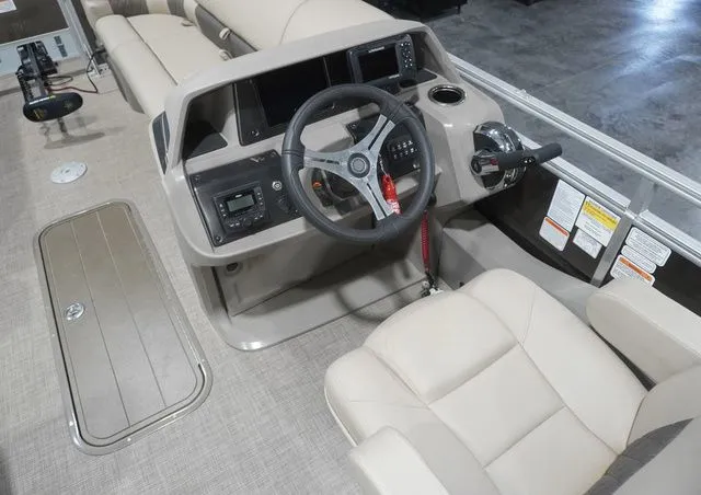 Slide: The Image of Sun Tracker SPORTFISH 22 XP3 FS PKG 2024 - 14