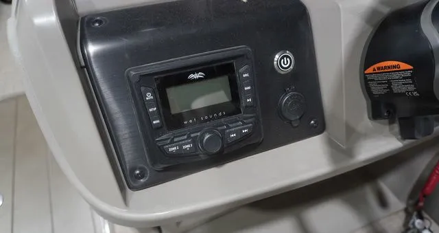 Slide: The Image of Sun Tracker SPORTFISH 22 XP3 FS PKG 2024 - 16