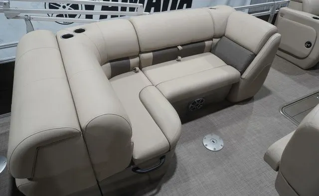 Slide: The Image of Sun Tracker SPORTFISH 22 XP3 FS PKG 2024 - 17