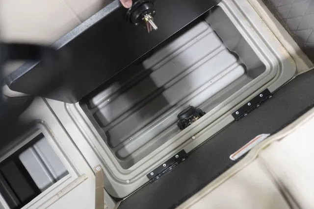 Slide: The Image of Sun Tracker SPORTFISH 22 XP3 FS PKG 2024 - 20