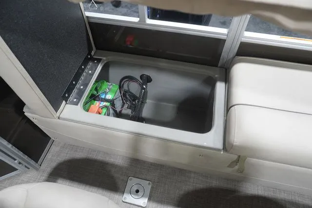 Slide: The Image of Sun Tracker SPORTFISH 22 XP3 FS PKG 2024 - 22