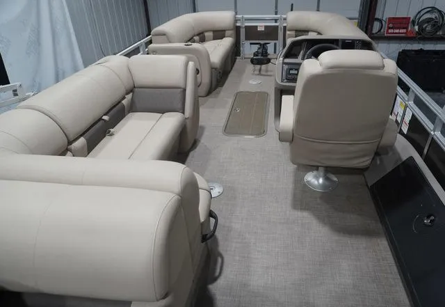 Slide: The Image of Sun Tracker SPORTFISH 22 XP3 FS PKG 2024 - 5