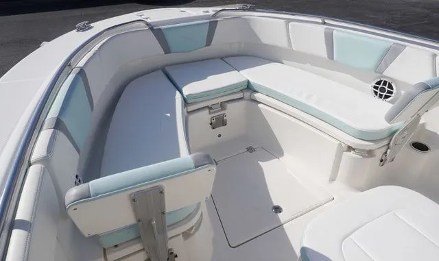 Slide: The Image of Robalo R272 Center Console 2022 - 10