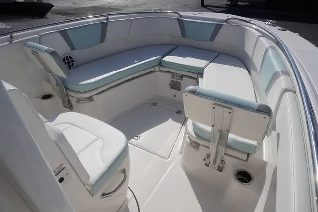 Slide: The Image of Robalo R272 Center Console 2022 - 11