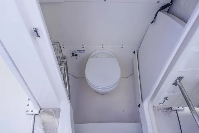 Slide: The Image of Robalo R272 Center Console 2022 - 19