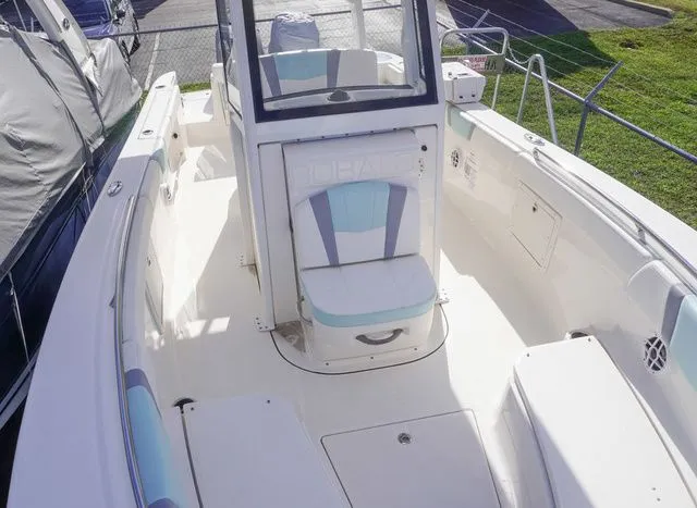 Slide: The Image of Robalo R272 Center Console 2022 - 20