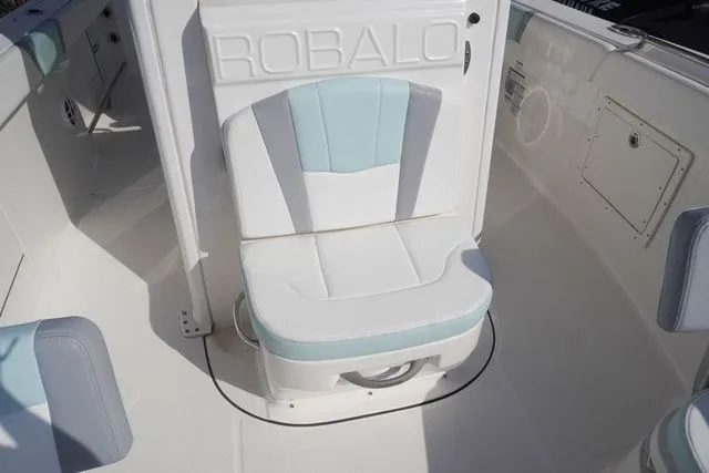Slide: The Image of Robalo R272 Center Console 2022 - 21