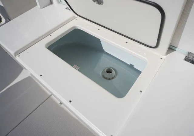 Slide: The Image of Robalo R272 Center Console 2022 - 22