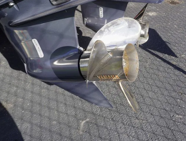 Slide: The Image of Robalo R272 Center Console 2022 - 26