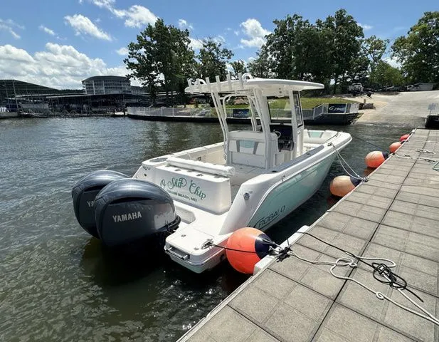 Slide: The Image of Robalo R272 Center Console 2022 - 3