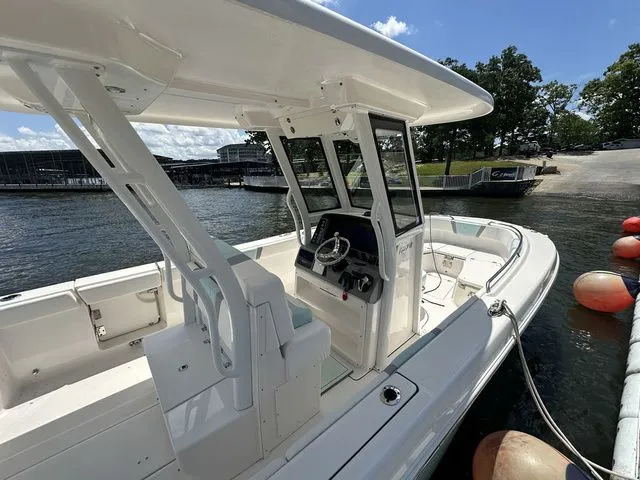 Slide: The Image of Robalo R272 Center Console 2022 - 6