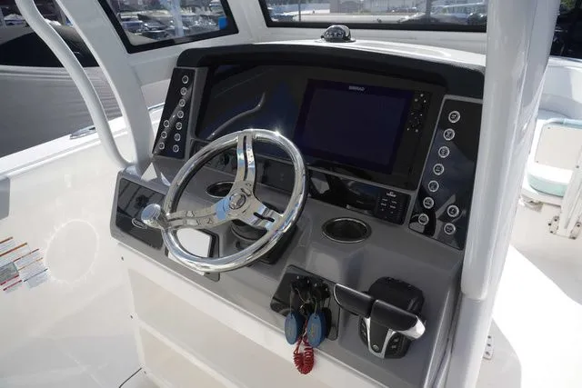 Slide: The Image of Robalo R272 Center Console 2022 - 8