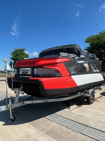 Slide: The Image of Sea-Doo Switch™ Cruise 18 - 230 Hp Galvanized 2025 - 4