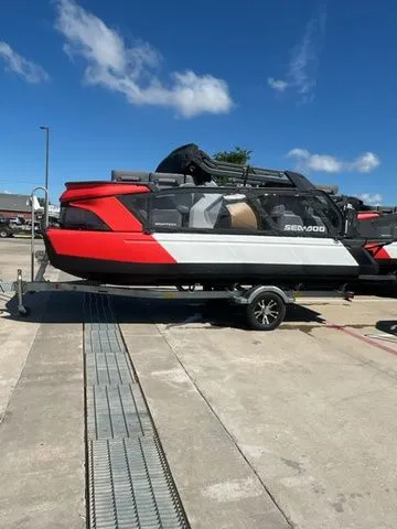 Slide: The Image of Sea-Doo Switch™ Cruise 18 - 230 Hp Galvanized 2025 - 5