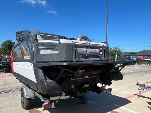 Slide: The Image of Sea-Doo Switch™ Cruise 18 - 230 Hp Galvanized 2025 - 6