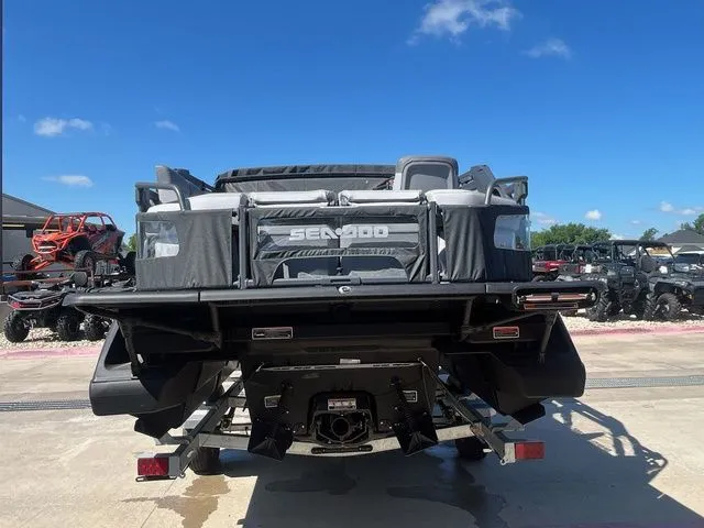 Slide: The Image of Sea-Doo Switch™ Cruise 18 - 230 Hp Galvanized 2025 - 7