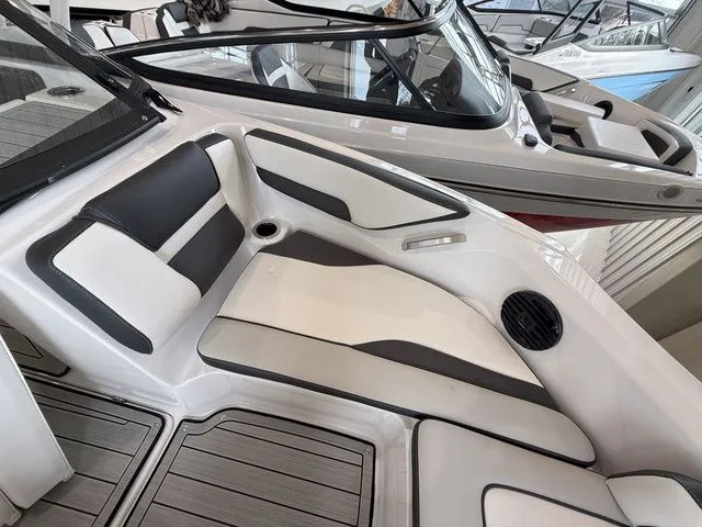 Slide: The Image of Yamaha 195S 2025 - 21