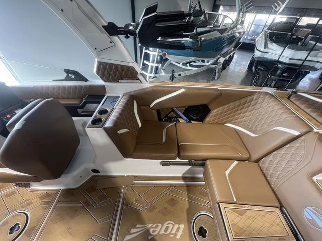 Slide: The Image of Tigé 24RZX 2025 - 11