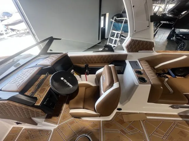 Slide: The Image of Tigé 24RZX 2025 - 13