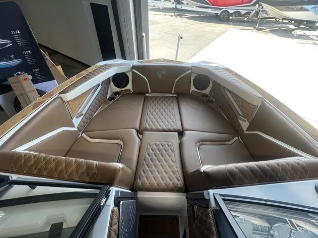 Slide: The Image of Tigé 24RZX 2025 - 14