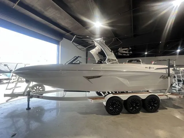 Slide: The Image of Tigé 24RZX 2025 - 4