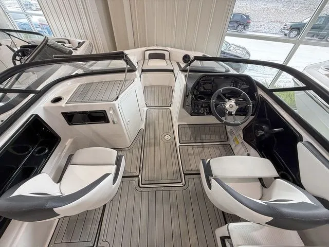 Slide: The Image of Yamaha 195S 2025 - 11