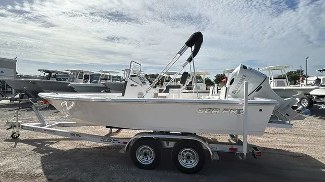 Slide: The Image of Sea Pro 210 Bay 2025 - 18