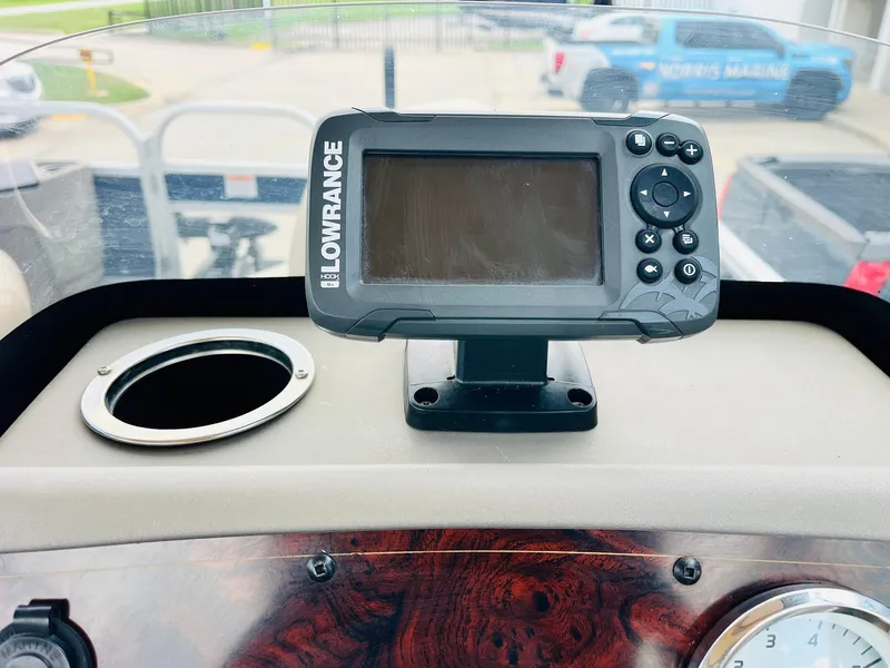 Slide: The Image of Lowrance fish finder on 2023 Sun Tracker Bass Buggy 18 DLX dashboard. - 21