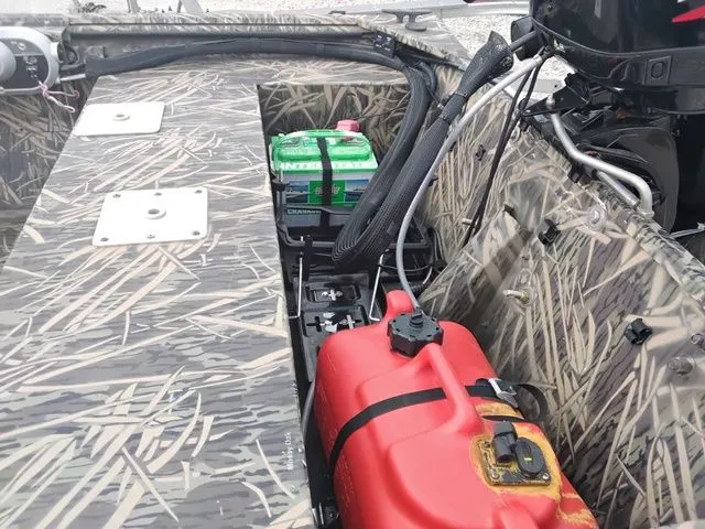 Slide: The Image of Lowe Roughneck 1650SC 2017 - 5