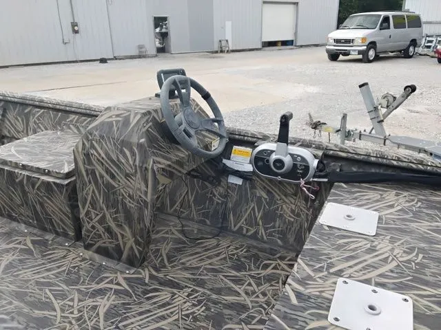 Slide: The Image of Lowe Roughneck 1650SC 2017 - 6