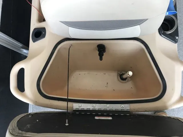 Slide: The Image of Starcraft 2000 Limited 2010 - 21