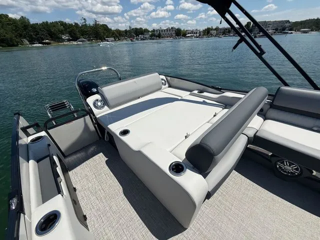 Slide: The Image of Tahoe 2585 VRB 2025 - 10