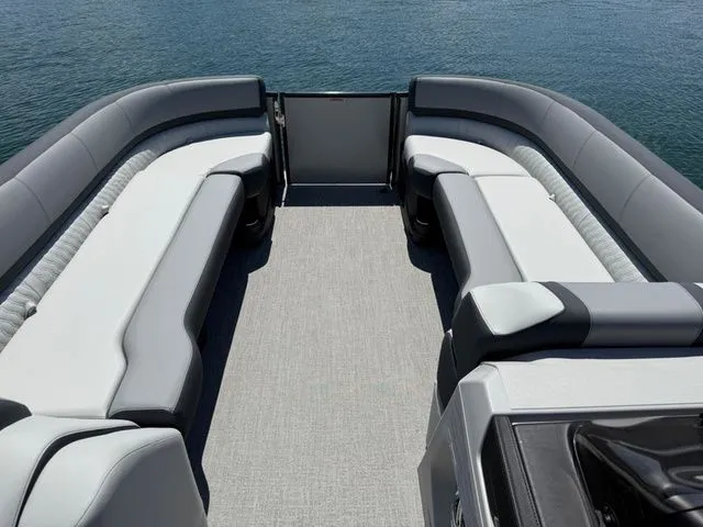 Slide: The Image of Tahoe 2585 VRB 2025 - 18