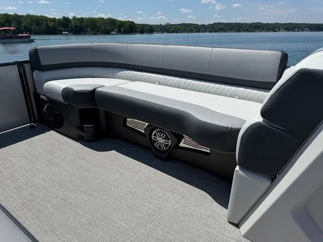 Slide: The Image of Tahoe 2585 VRB 2025 - 19