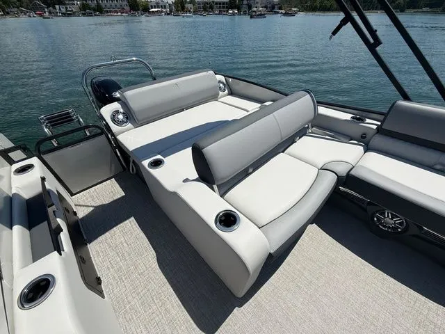 Slide: The Image of Tahoe 2585 VRB 2025 - 9